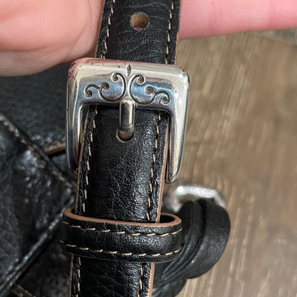 Chic Black Leather Brighton Shoulder Bag with Chain Detail - Picture 13 of 13